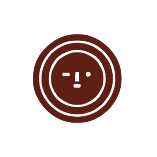 logomarca geométrica na cor marrom representando um sol geométrico com rosto.