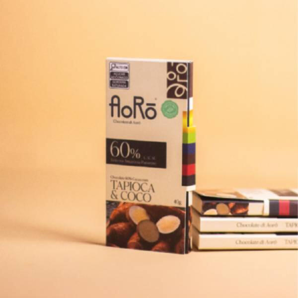 Imagem do chocolate Aorô sabor Tapioca e Coco, disponível no catálogo de chocolates bean to bar da Omicha.
